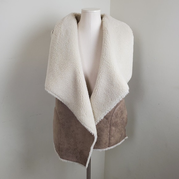 VELVET BY GRAHAM & SPENCER | FAUX SUEDE FUR SHERPA VEST OPEN FRONT SMALL - Picture 3 of 14